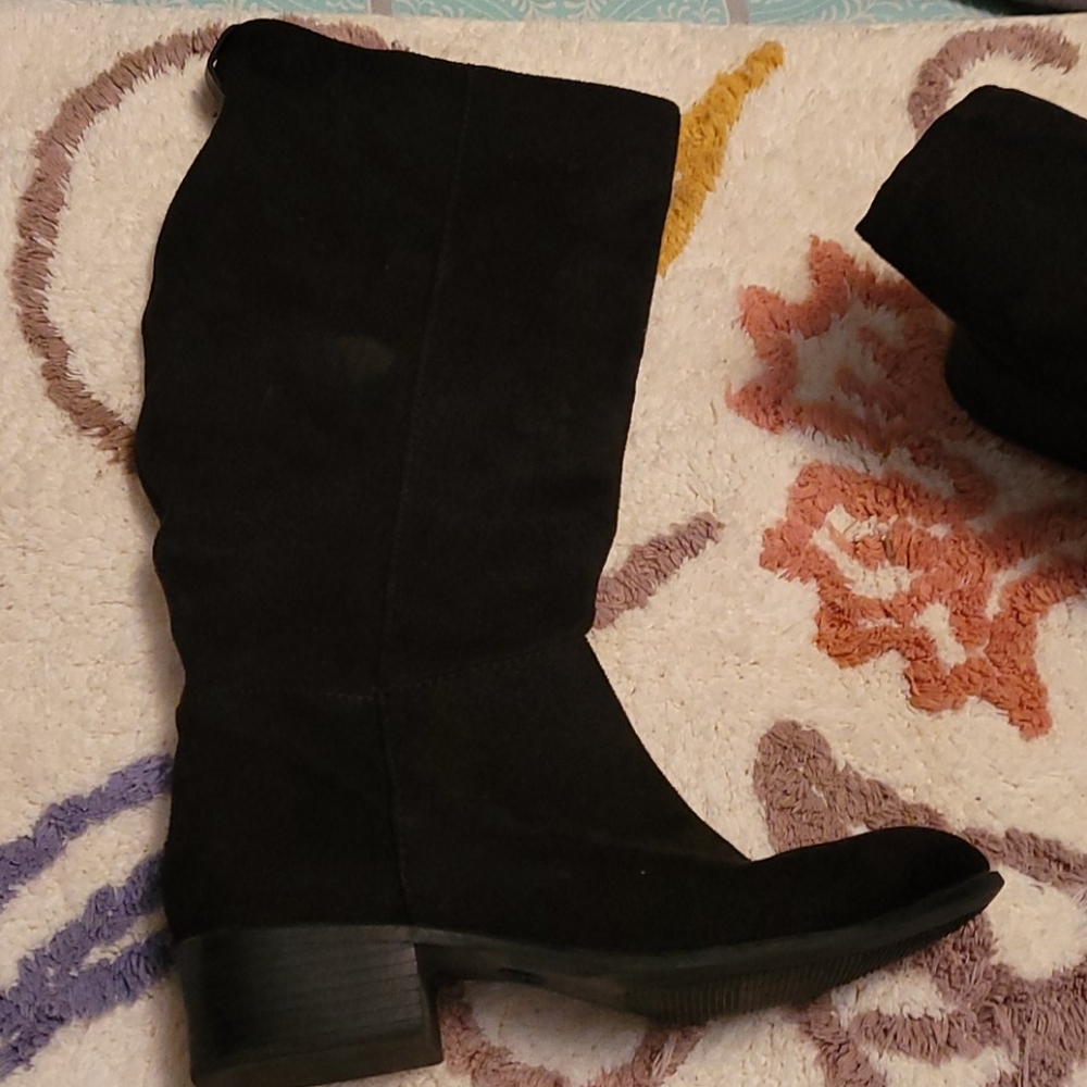 Boots - Picture 3 of 4